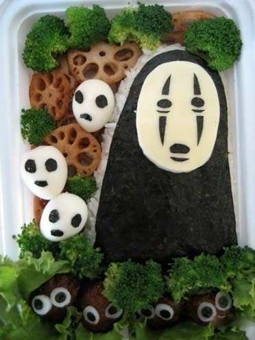 image credit: AnnaTheRed's bento factory 「千と千尋」よりカオナシ弁当。海苔から攻めていったら、確実にキモい顔だけが残りそうだ。