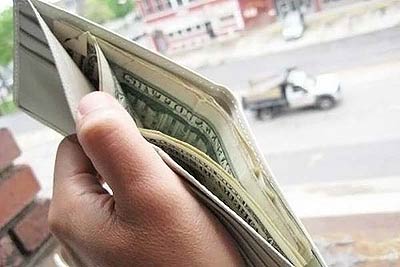 ドル札財布 - 中身 札束の中身は、当然サツ。ひょっとしてこの財布、硬貨があまり入らないのかも?