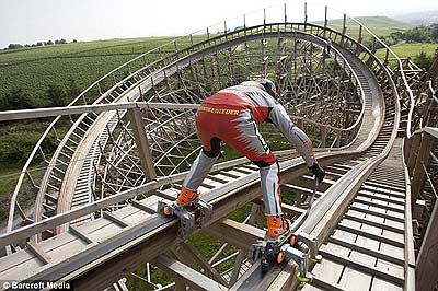 Skating down the 'coaster Skating down the 'coaster