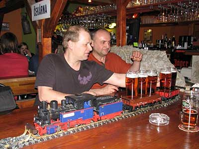 Railroad bar 模型電車バーの店内